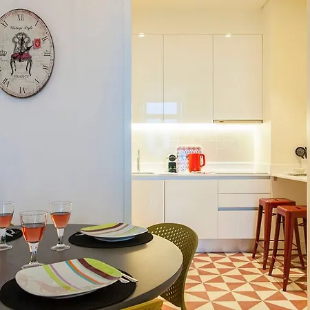 Apartment Joivy Modern 1-bed Nearby Praca Do Comercio, In Baixa